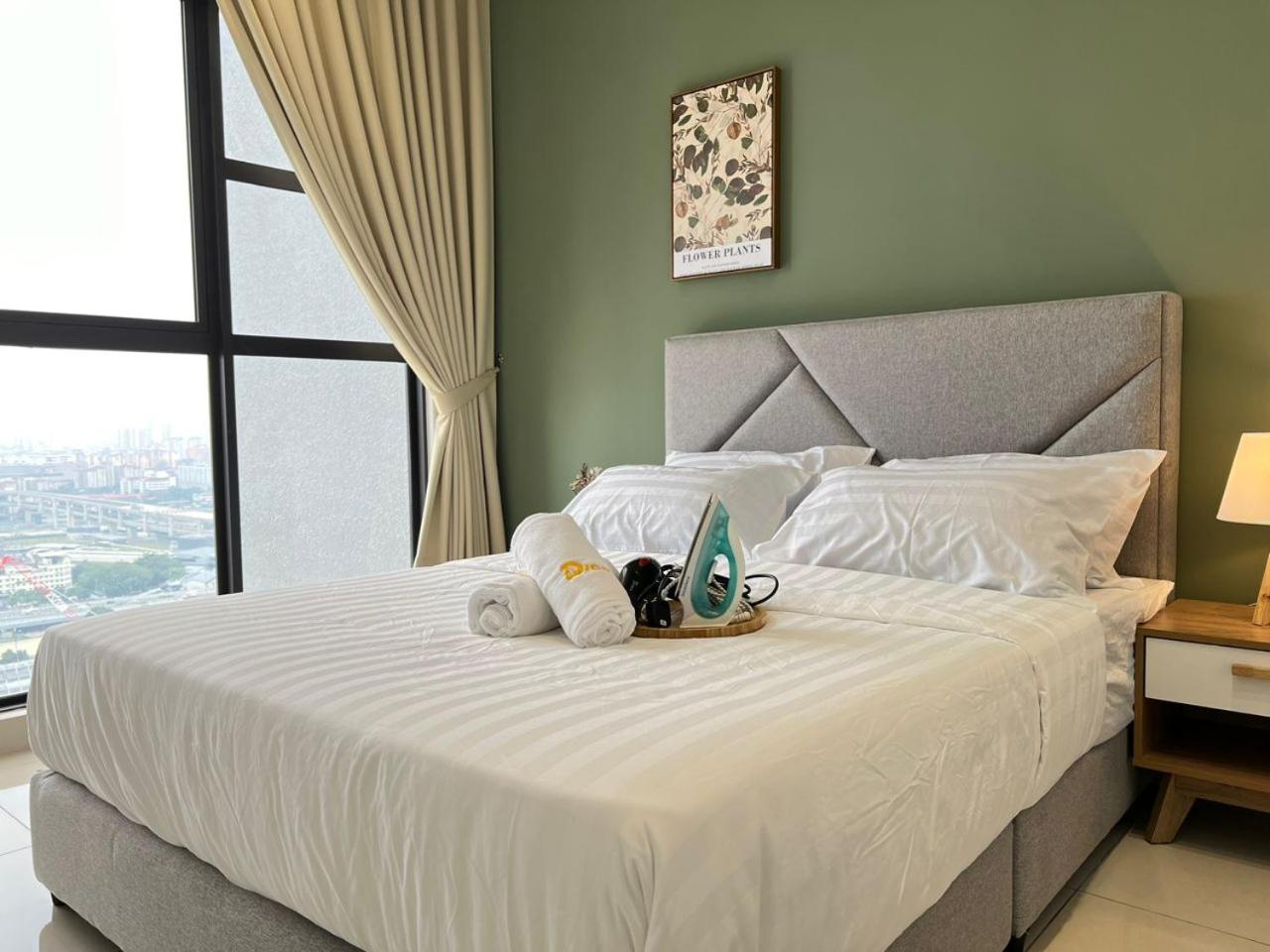 Klcity & Klcc View Modern Style 2r2b - 6 Pax Apartment