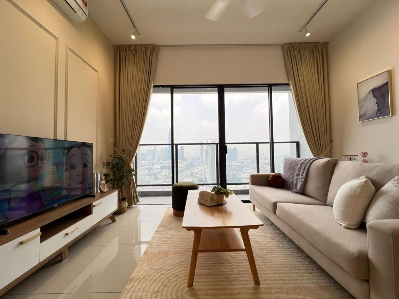 Klcity & Klcc View Modern Style 2r2b - 6 Pax