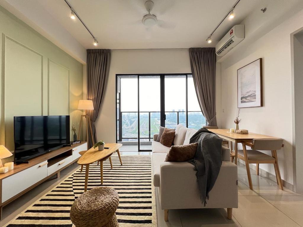 Apartment Klcity & Klcc View Modern Style 2r2b - 6 Pax